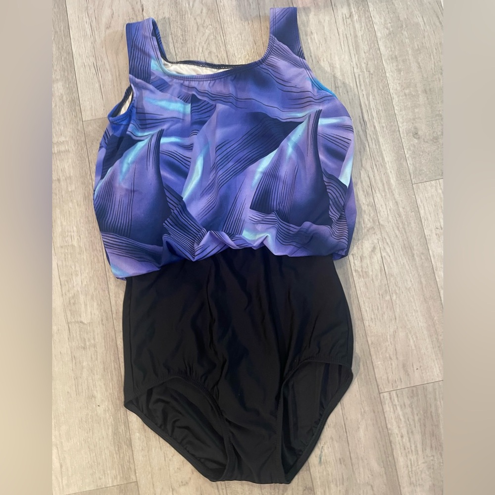 🎉The one piece swim suit size 10 NWOT black purple geometric